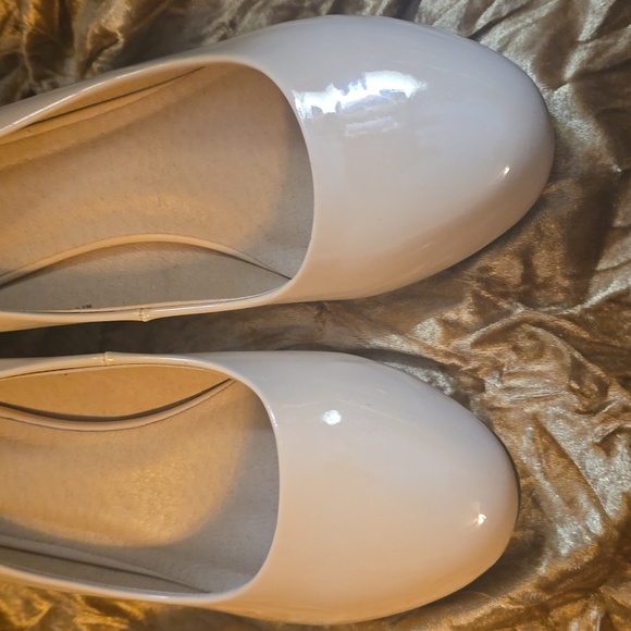 9.5 Nude Dress Pumps - Picture 10 of 11